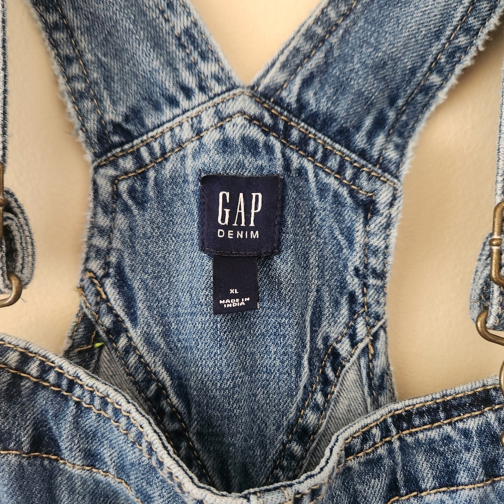 Gap Kids Floral Embroidered Shortalls - Picture 2 of 3